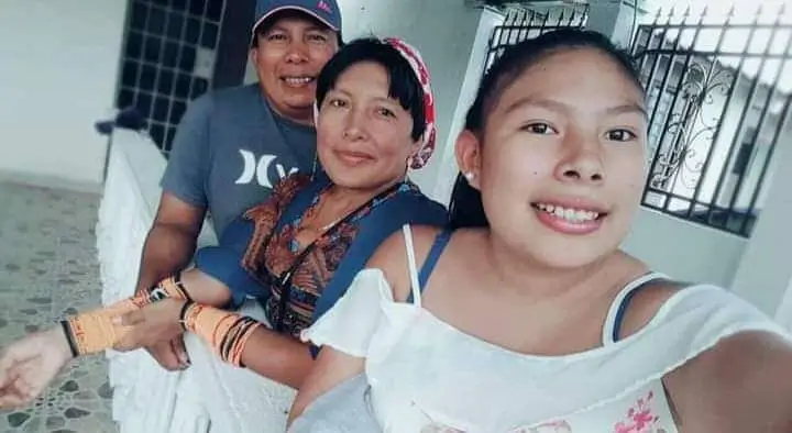 Familia de Elias, esposa e hija, guna Yala San Blas