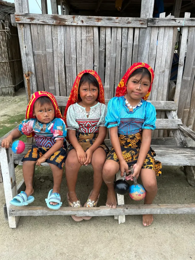Niñas Gunas en San Blas